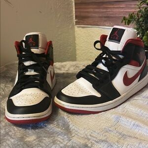 Air Jordan 1 Retro High Red Black White